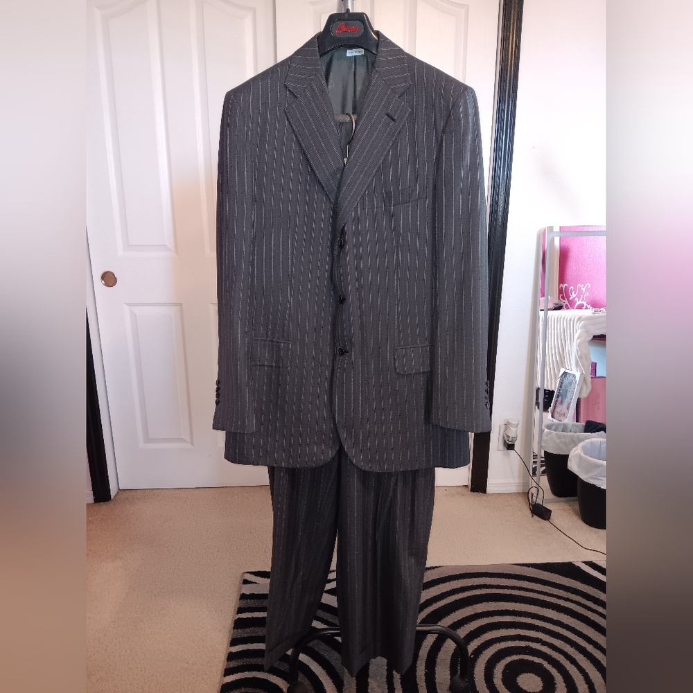 Brioni Neiman Marcus Men's Gray Pinstripe Suit WOOL & SILK Jacket 42 R Pants 36R